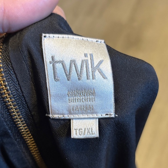 Twik Elegant Black Sleeveless Dress - Picture 2 of 5